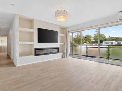 2 / 12 Stanley Street, Indooroopilly