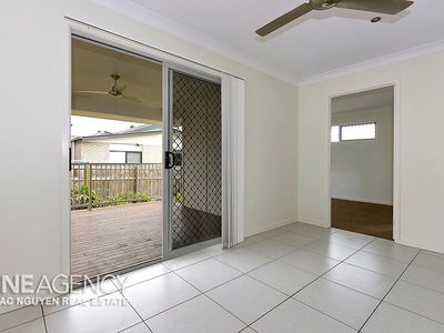 40 Brock Dr, Springfield Lakes