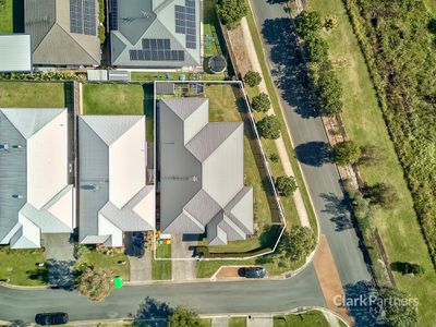 2 Lefroy Court, Warner