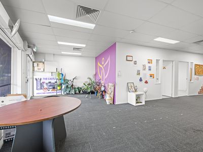 972 Logan Road, Holland Park West
