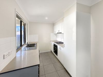 1 / 44 Village Blvd, Pimpama
