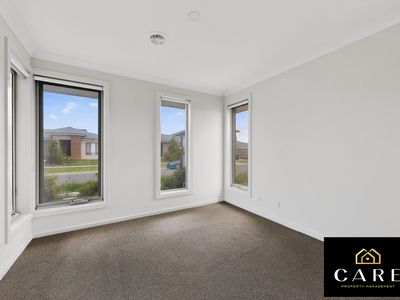 63 Merula Drive, Mambourin