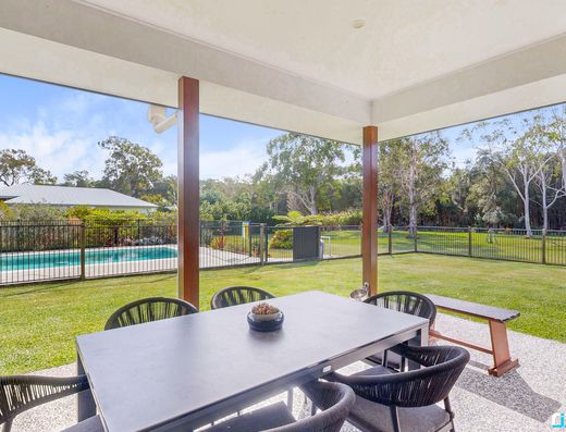 Small Acreage - Large Modern Home - Desirable Location image 16