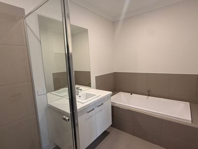 76 Buckingham Boulevard, Strathtulloh
