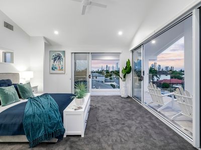 19 Summerland Ky, Broadbeach Waters