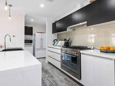 10 Tiru Close, Karlkurla