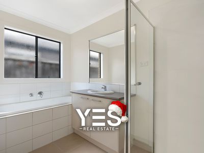 27 Ogle Way, Cranbourne North