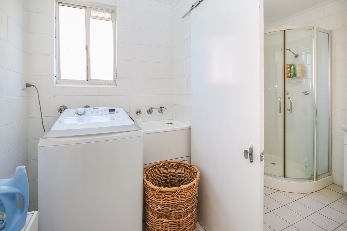 48 Sunset Boulevard, Kianga