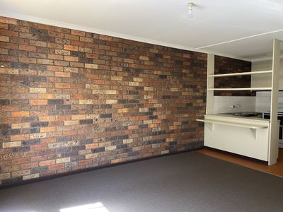 4 / 12 Moffatt Crescent, Hoppers Crossing