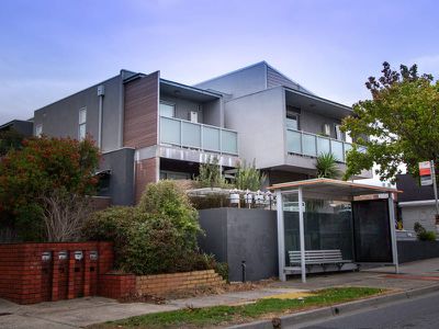 9 / 2 Middleborough Road, Burwood East