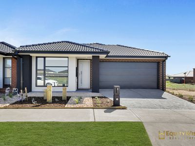 8 Bombax Street, Manor Lakes