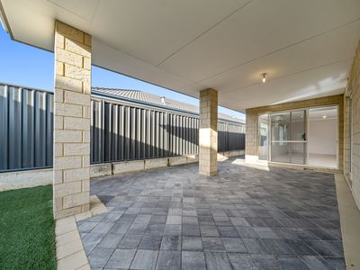 16 Snugglepot Street, Banksia Grove