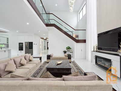 261 Honour Avenue, Clyde North