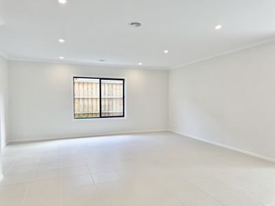 12 Gairdner Street, Manor Lakes