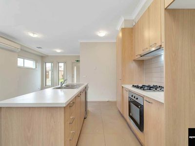 2 / 25-27 Starflower Way, Truganina