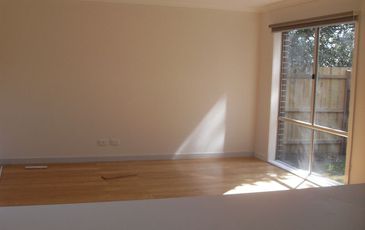 3 / 17 Henry Steet, Pakenham