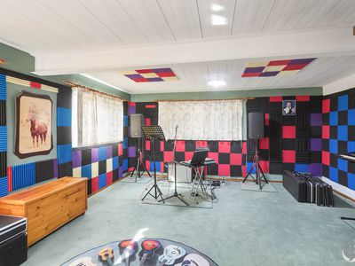 28 Hillside Crescent, Kianga