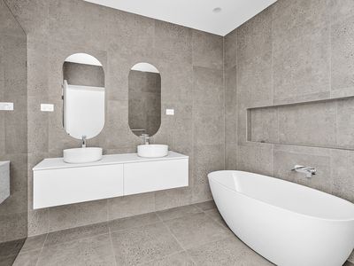 40A Paul Circuit, Tullimbar