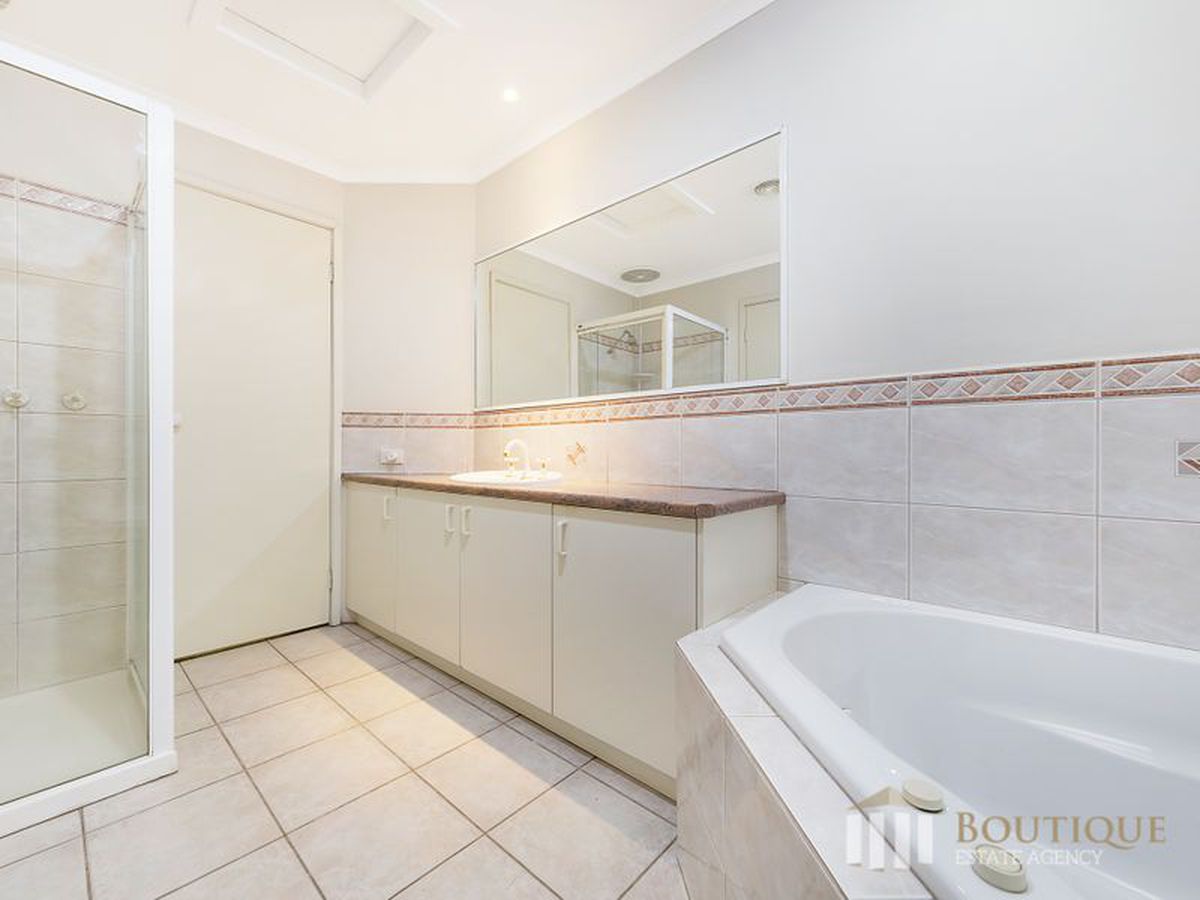 9 Tranter Square, Lynbrook