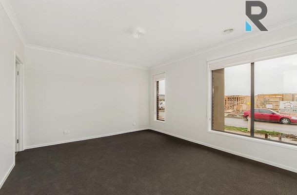 28 Emblem Way, Craigieburn