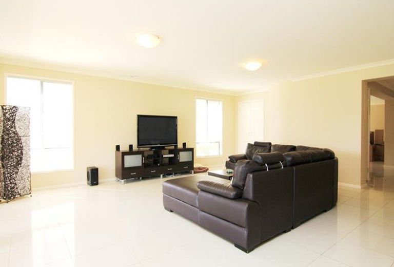 7 Waterstone Cove, Sanctuary Lakes