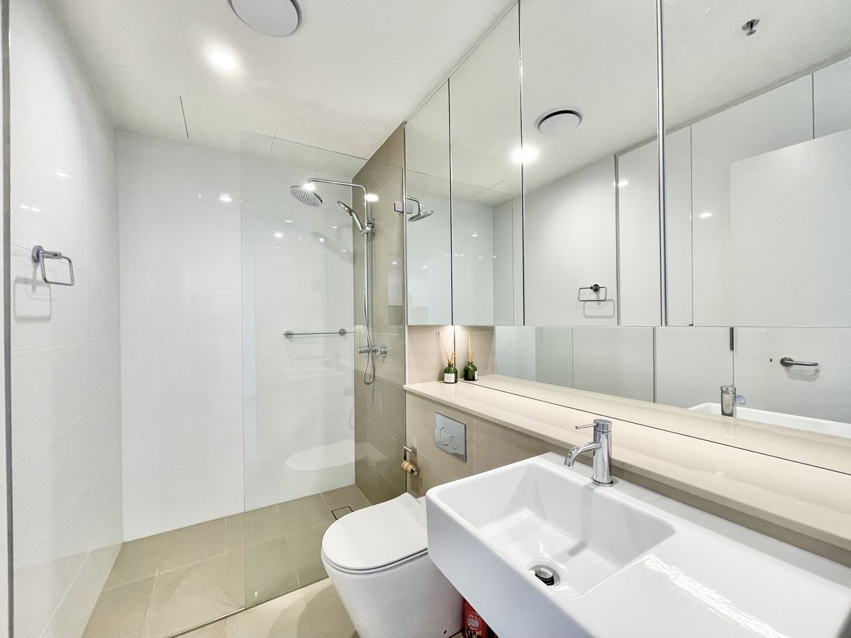 1701 / 150 Pacific  Highway, Nor...