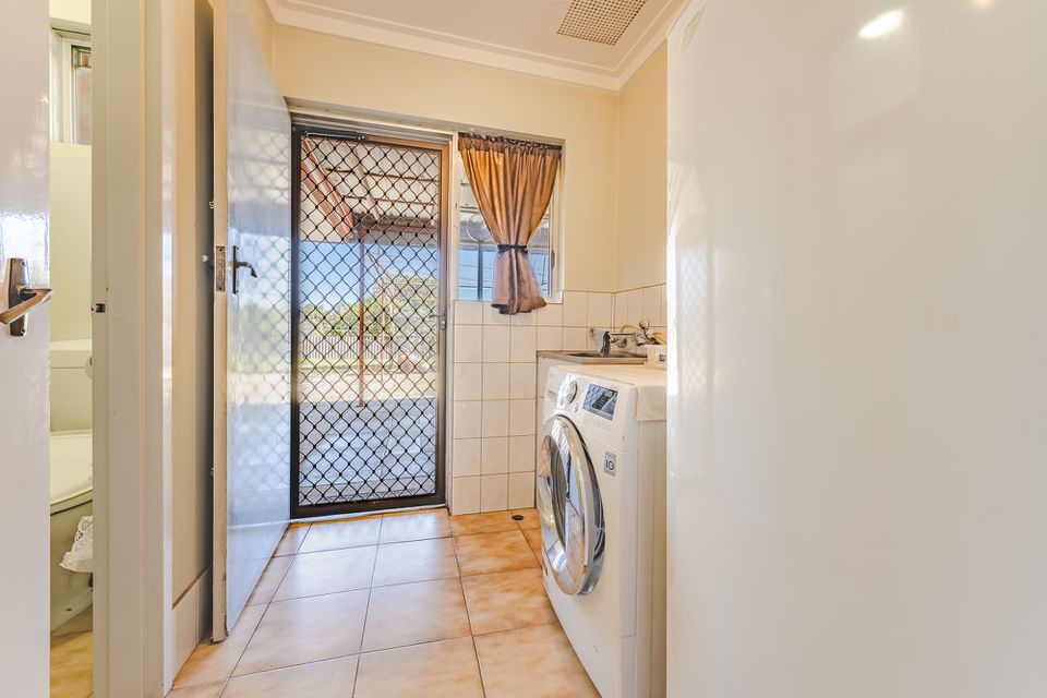 12 Adamson Rd, Parmelia