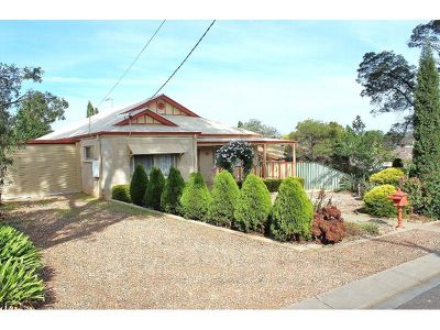 240 East Lloyd Street, Strathdale