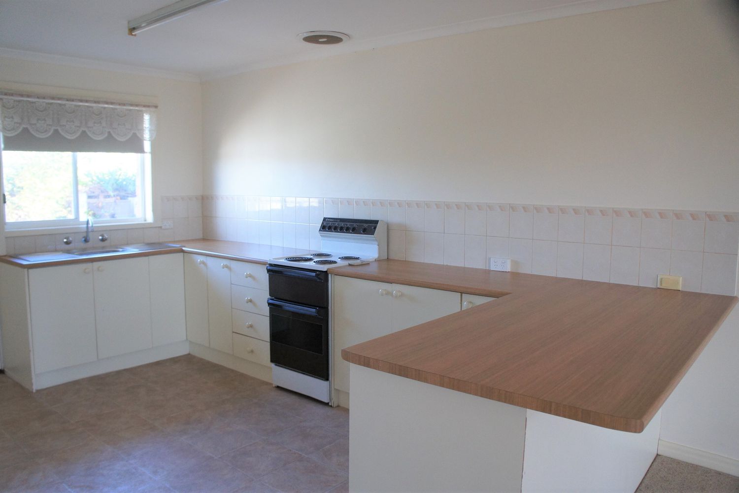 1 / 28 Citrus Avenue, Horsham