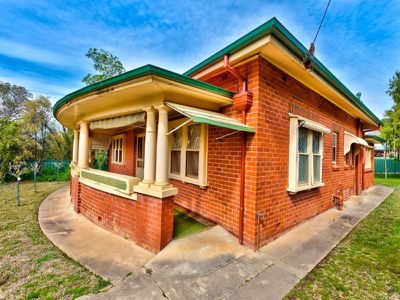 695 Pemberton Street, Albury