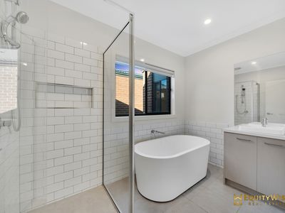 24 Crestfield Way, Wyndham Vale