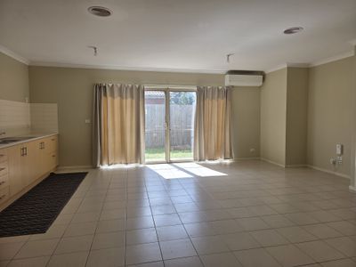 2 / 23 Mayfield Grove, Altona Meadows
