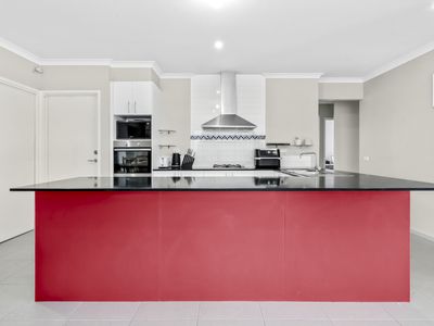 9 Cape Barron Drive, Lara