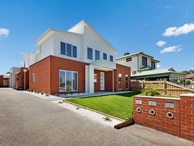 1 / 4 Moama Crescent, Pascoe Vale South