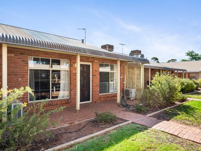 4 / 4 Ochiltree Street, Somerville