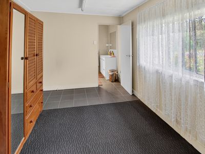 9 Bundesen Avenue, Midge Point