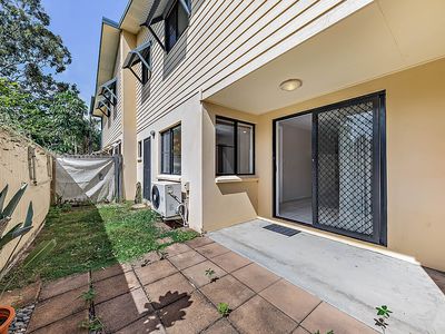 8 / 16 Beach Road, Cannonvale
