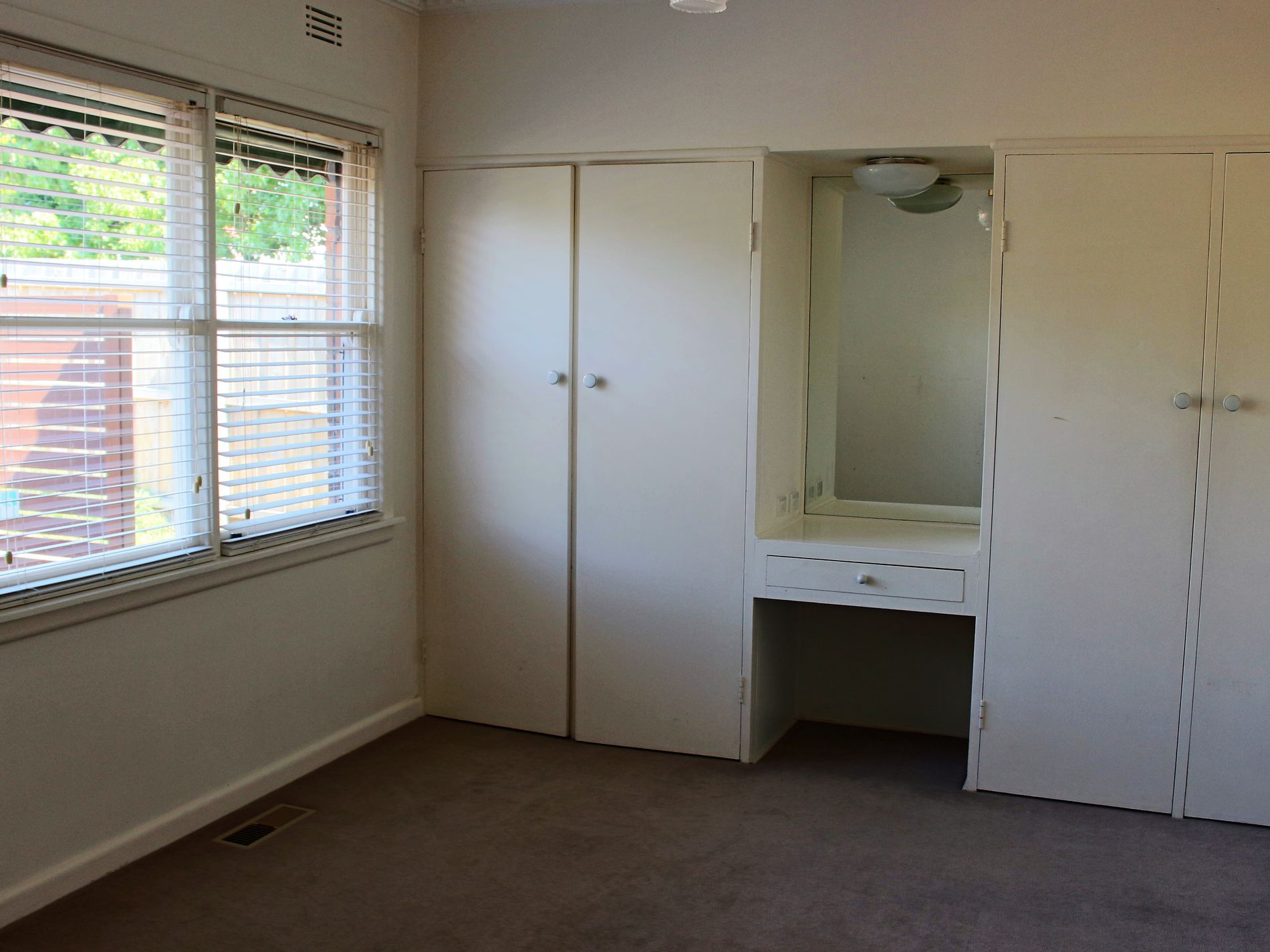 8 Araluen Parade, Belmont
