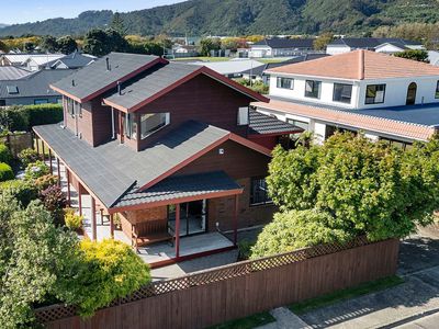 28 De Menech Grove, Avalon
