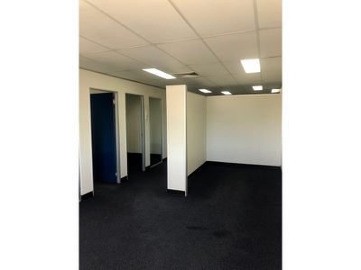 Level / 1/970 Logan Road, Holland Park