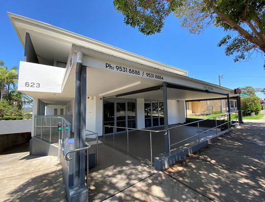 Modern Strata Shop/Restaurant - Buy or Lease! 