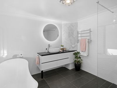 4 Darnay Road, Broadbeach Waters