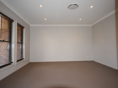 25 Lakeside Circuit, Dubbo