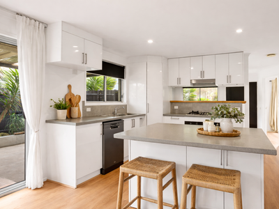 2 Laurel Cres, Carrum Downs