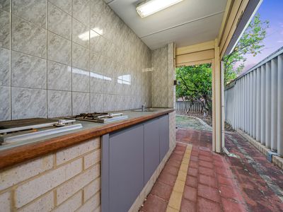 4 Levien Place, Winthrop