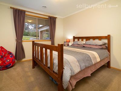 19 LAMBOURN DRIVE, Wodonga
