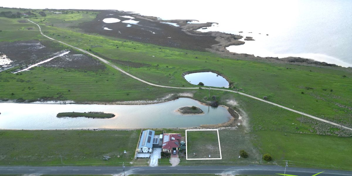 Waterside living land