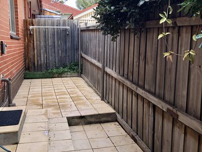 1 / 12 Woodvale Grove, Essendon