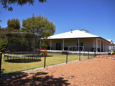 2 Little Curlew Court, Longreach