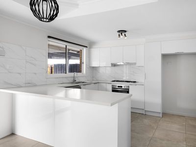 2 Saddington Avenue, Hoppers Crossing